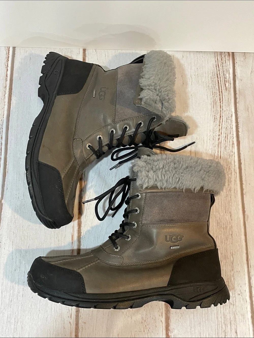 UGG Butte Boots Mens 11.5 Olive Gray Lace-Up Fold Over Shearling Vibram Sole